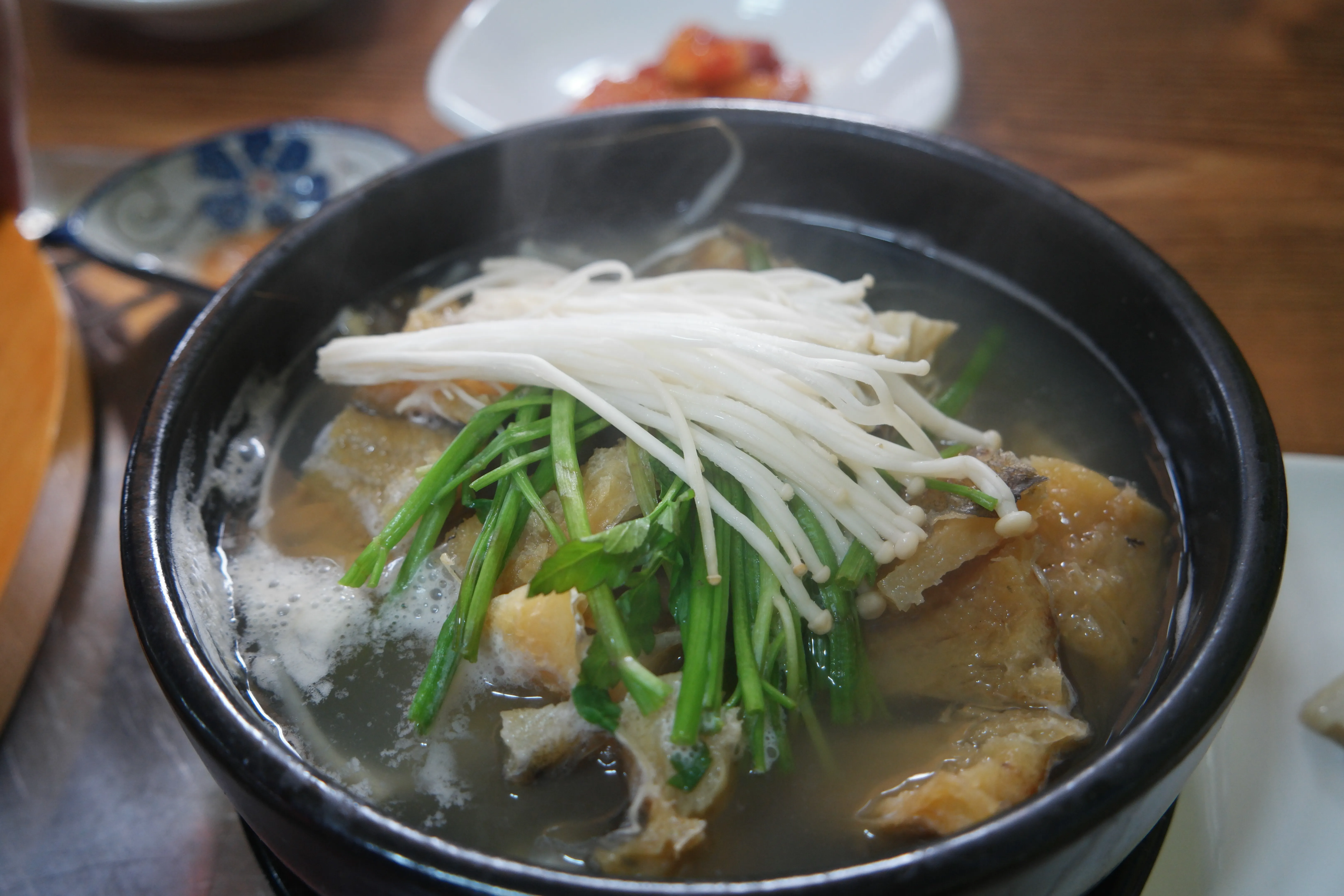 شوربة هوانغتيه الصافية تغلي